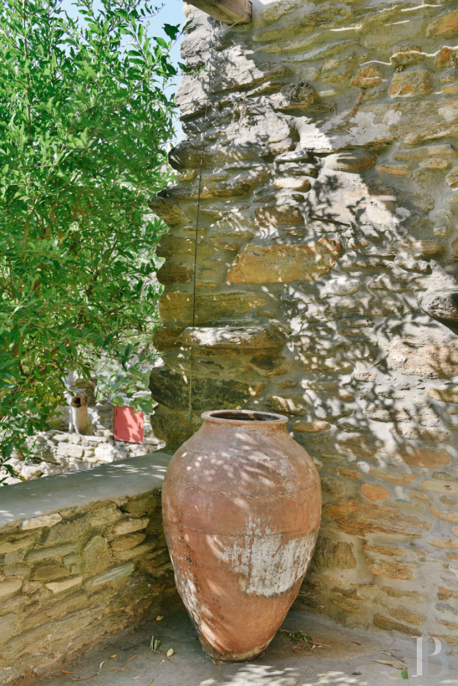 Three former sheepfolds united by a beautiful spirit by the sea in Tinos, the Cyclades - photo  n°9